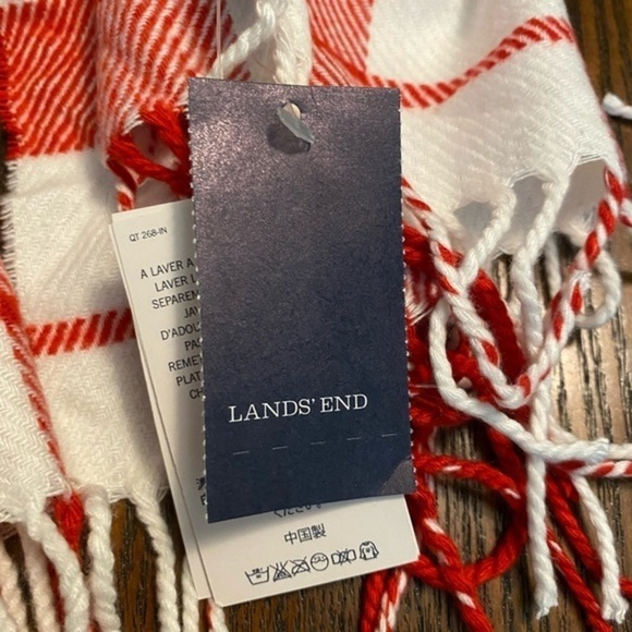 NWT Lands End Oblong plaid checked Scarf with tassels red and white - Picture 7 of 9